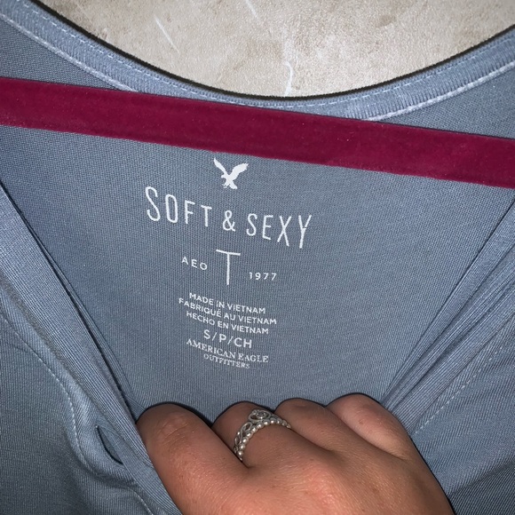 S women’s American eagle long sleeved shirt - Picture 3 of 3